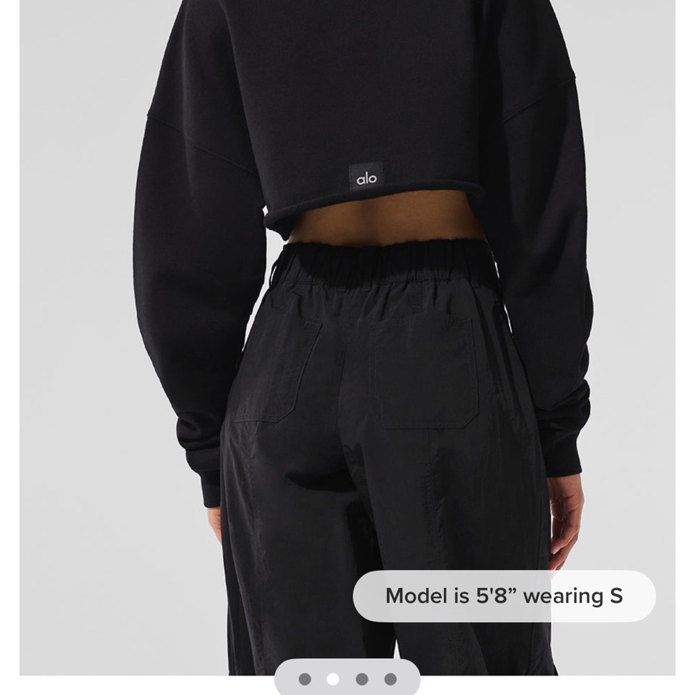 Alo Black extreme Cropped pullover Size XS(2-4)